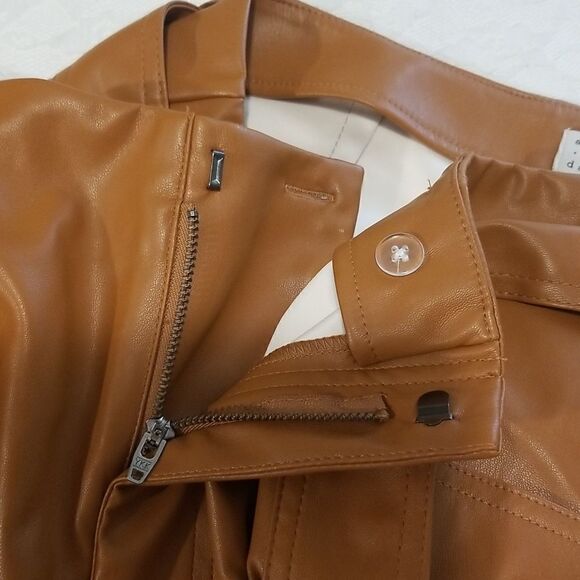 Brown faux leather shorts with bow tie. New with tags - Picture 14 of 15